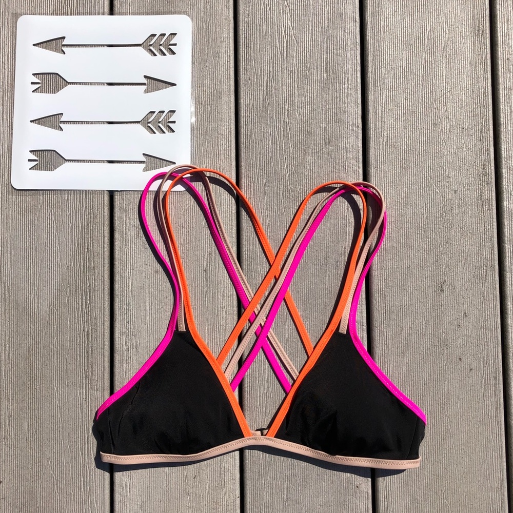 VICTORIA’S SECRET black triangle bikini top size S